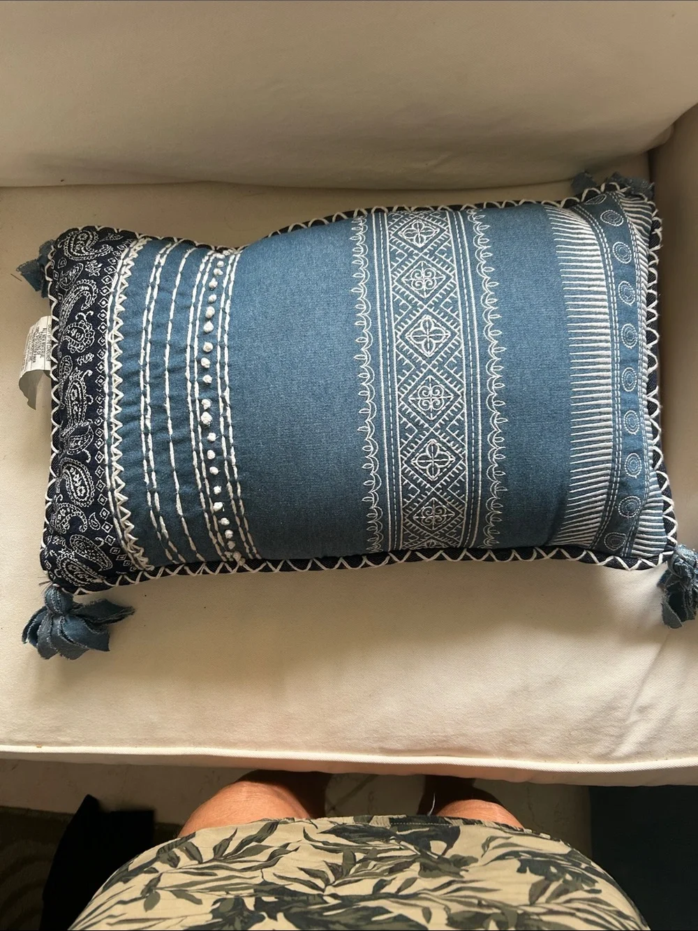 ASHLAND  BLUE LUMBAR PILLOW W TASSELS 20x12
